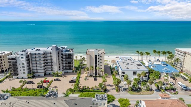 9415 Gulf Shore DR 501, Naples, FL 34108