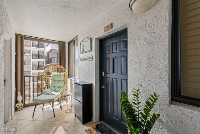 9415 Gulf Shore DR 501, Naples, FL 34108