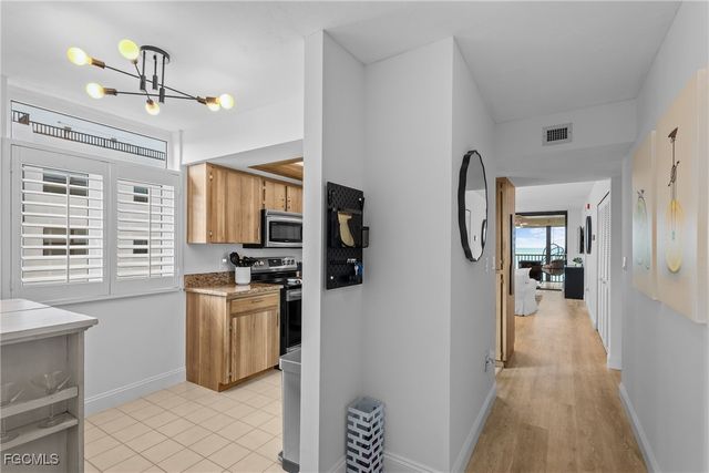 9415 Gulf Shore DR 501, Naples, FL 34108