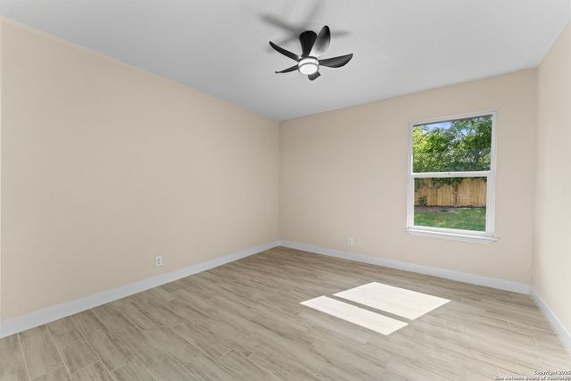 13530 Larkbrook St, San Antonio, TX 78233