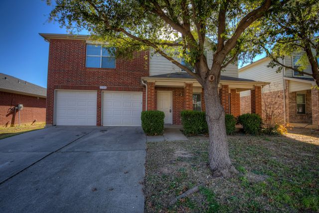 1720 Desperado Road, Fort Worth, TX 76131