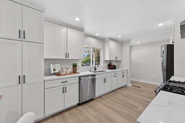 812 Columbia Dr, Sacramento, CA 95864