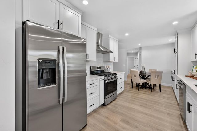 812 Columbia Dr, Sacramento, CA 95864