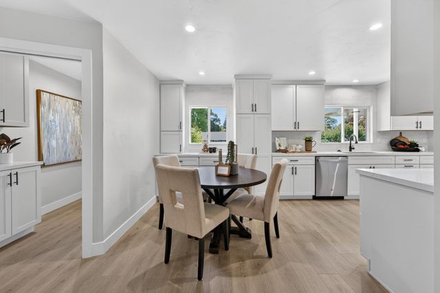 812 Columbia Dr, Sacramento, CA 95864