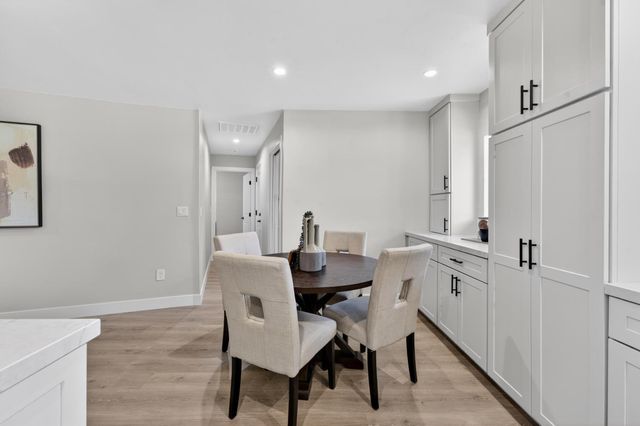 812 Columbia Dr, Sacramento, CA 95864