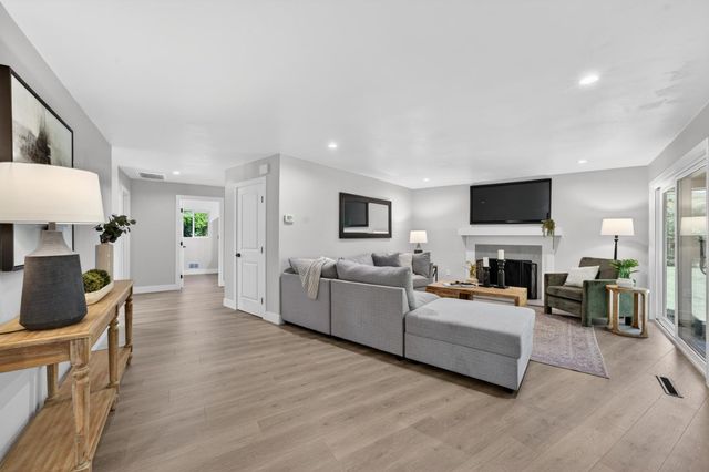 812 Columbia Dr, Sacramento, CA 95864