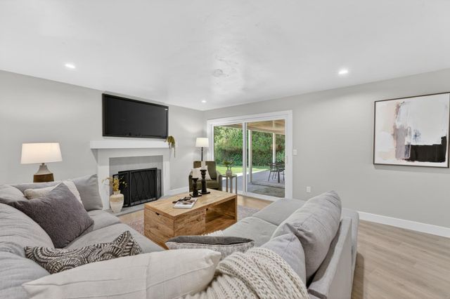 812 Columbia Dr, Sacramento, CA 95864