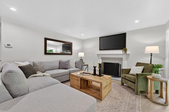 812 Columbia Dr, Sacramento, CA 95864