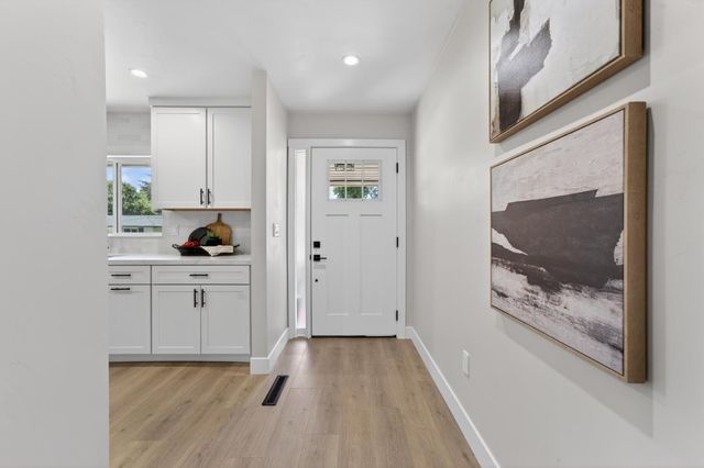 812 Columbia Dr, Sacramento, CA 95864