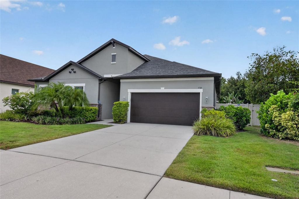 Image 4 of property listing at 735 116TH COURT NE, Bradenton, FL 34212
