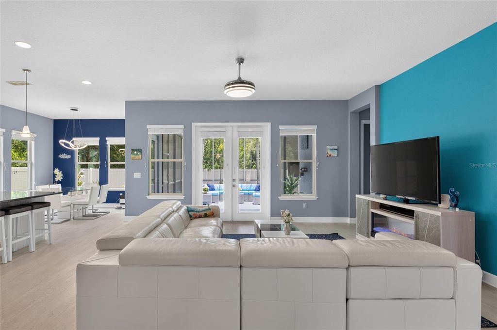 Image 8 of property listing at 735 116TH COURT NE, Bradenton, FL 34212