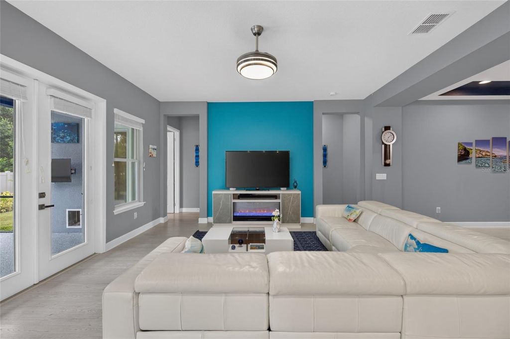 Image 9 of property listing at 735 116TH COURT NE, Bradenton, FL 34212