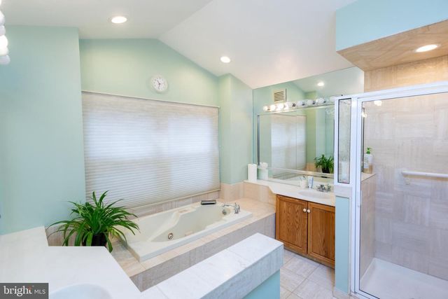 6 BELLWOOD DR, Feasterville Trevose, PA 19053