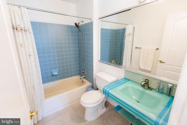 6 BELLWOOD DR, Feasterville Trevose, PA 19053