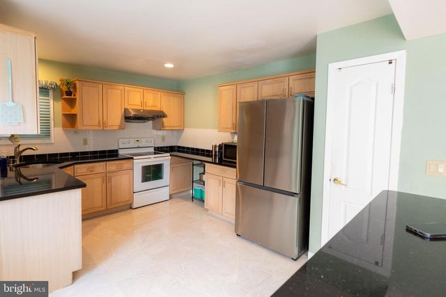 6 BELLWOOD DR, Feasterville Trevose, PA 19053