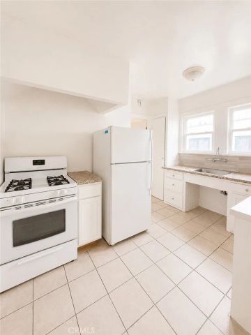 1308 S Van Ness Avenue, Los Angeles, CA 90019