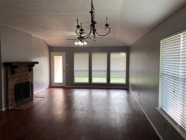 1016 Chesterfield Drive, Murphy, TX 75094