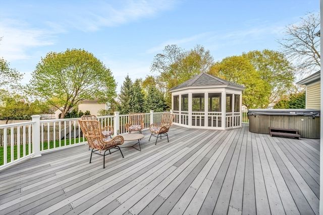 18 Ocean Ave, Newburyport, MA 01950