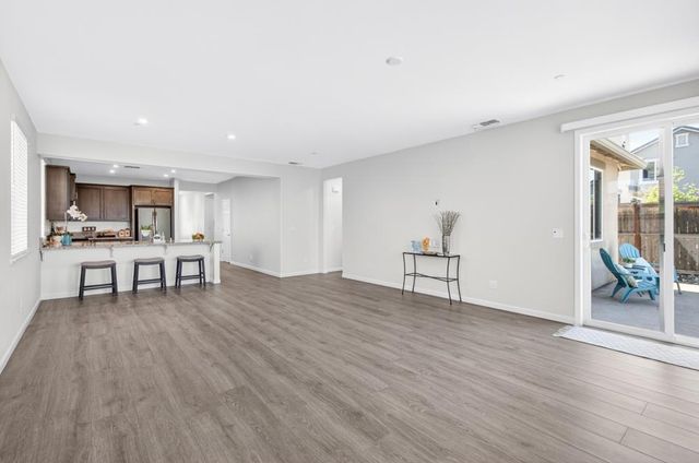 3401 Foothill Pine Ct, Folsom, CA 95630