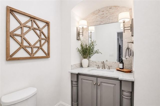 25205 W 97th Place, Lenexa, KS 66227