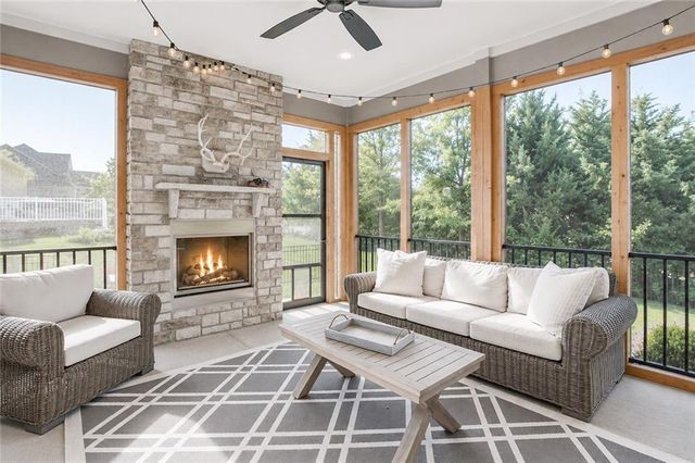 25205 W 97th Place, Lenexa, KS 66227