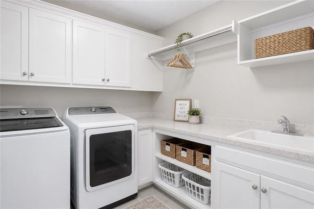 25205 W 97th Place, Lenexa, KS 66227