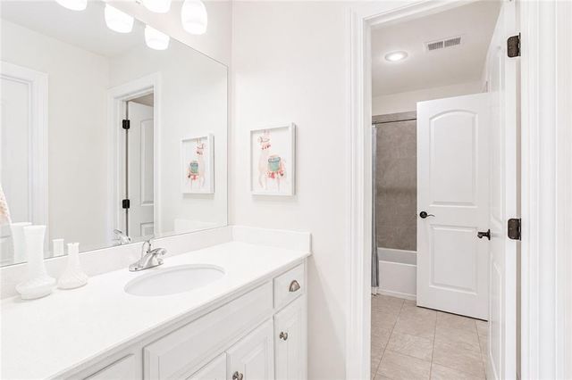 25205 W 97th Place, Lenexa, KS 66227