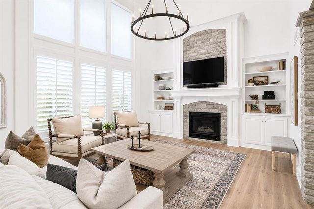 25205 W 97th Place, Lenexa, KS 66227