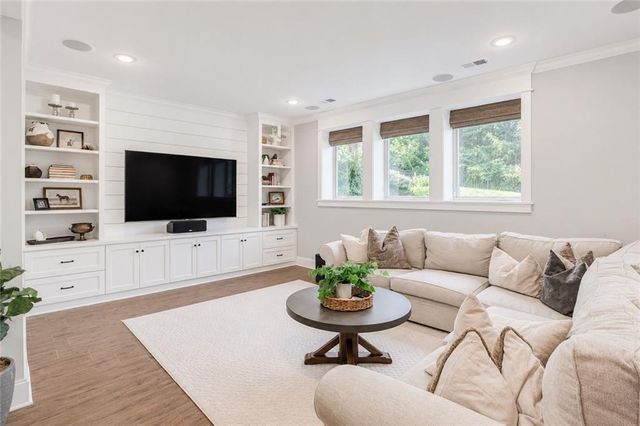 25205 W 97th Place, Lenexa, KS 66227