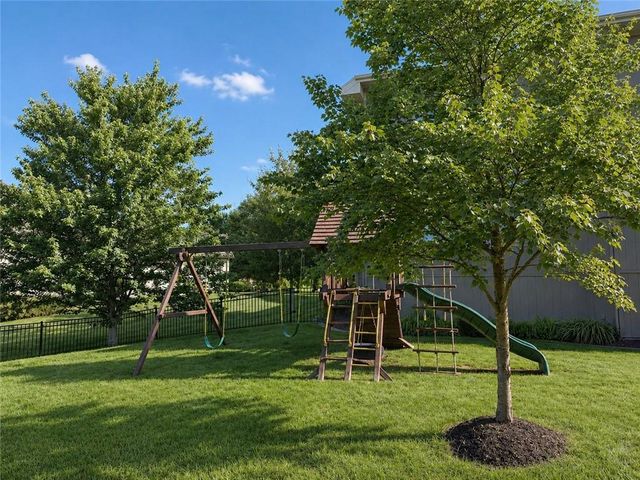 25205 W 97th Place, Lenexa, KS 66227