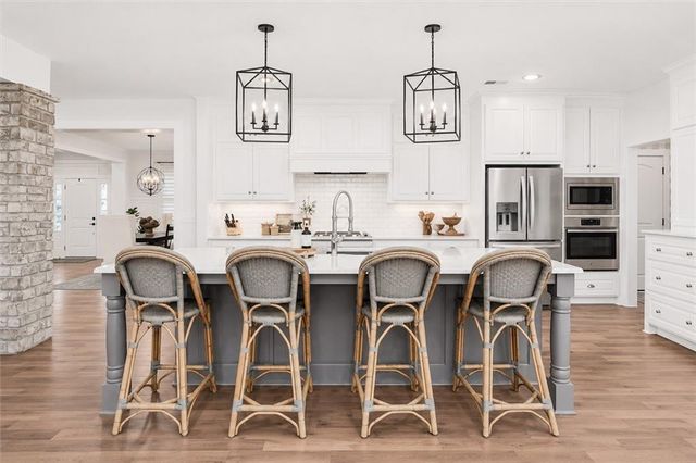 25205 W 97th Place, Lenexa, KS 66227