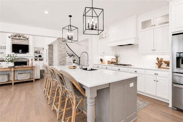 25205 W 97th Place, Lenexa, KS 66227