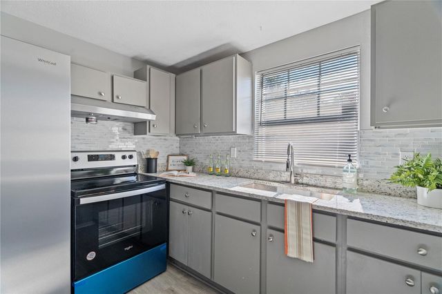 4220 E POWHATAN AVENUE, Tampa, FL 33610