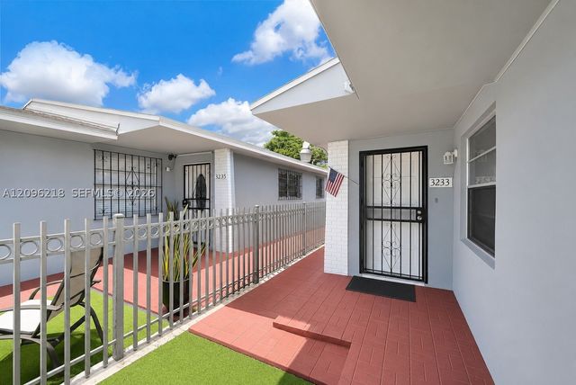 3233 SW 25th St 2, Miami, FL 33133