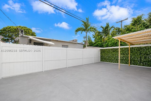 3233 SW 25th St 2, Miami, FL 33133