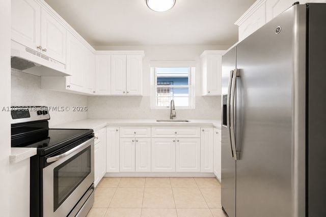 3233 SW 25th St 2, Miami, FL 33133