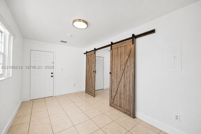 3233 SW 25th St 2, Miami, FL 33133
