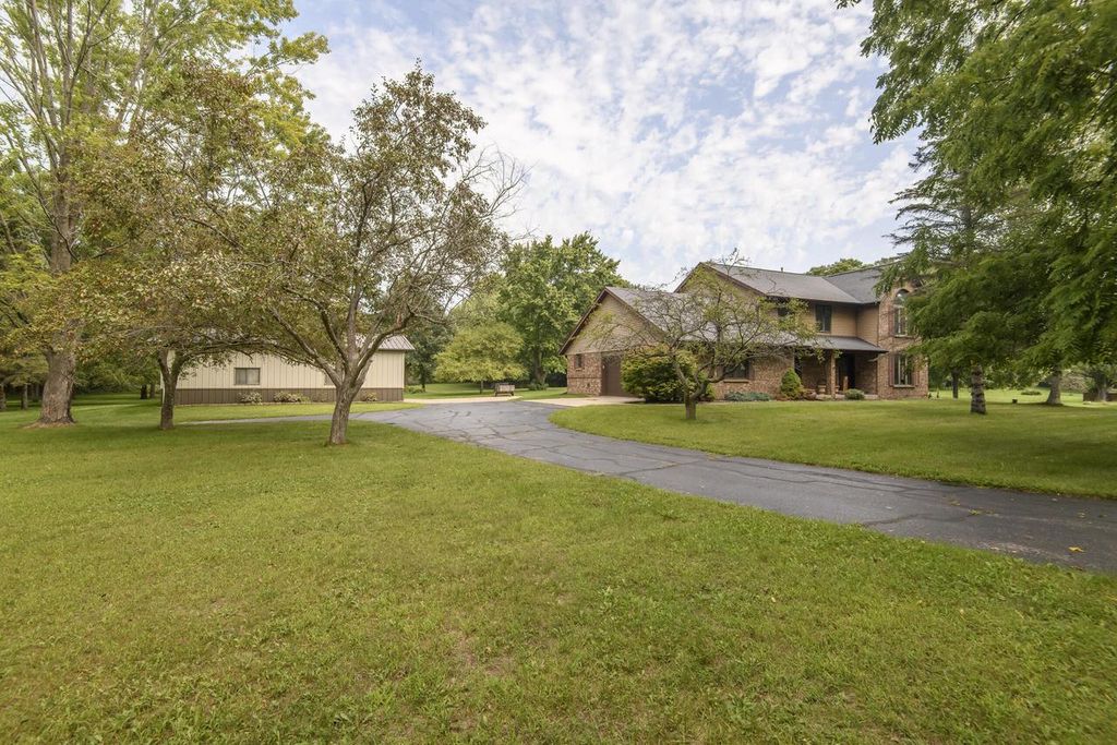 S38W34010 County Road D, Dousman, WI 53118