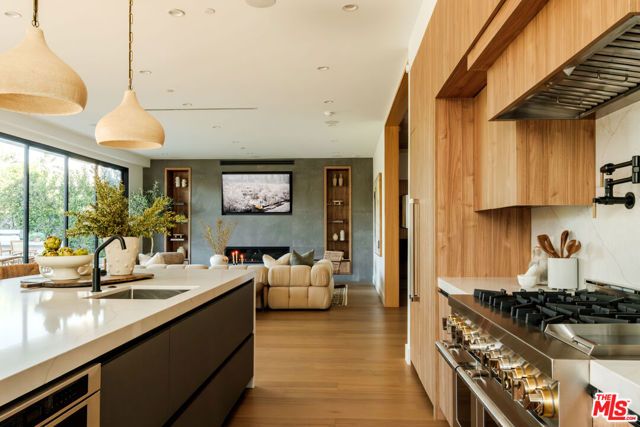 15473 La Maida Street, Sherman Oaks, CA 91403