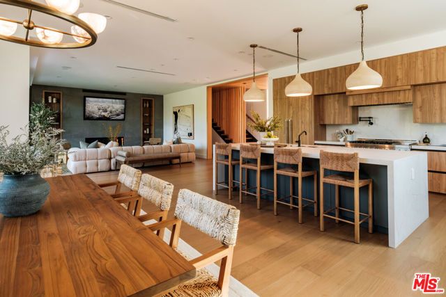 15473 La Maida Street, Sherman Oaks, CA 91403
