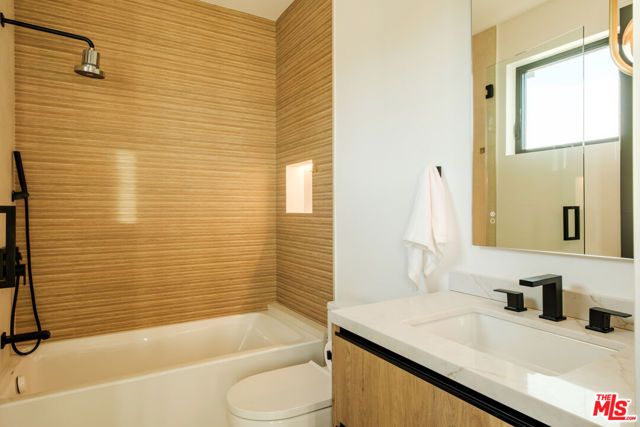 15473 La Maida Street, Sherman Oaks, CA 91403