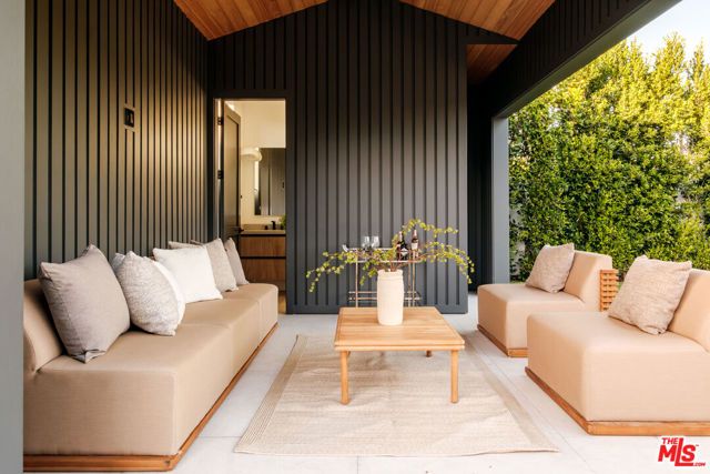 15473 La Maida Street, Sherman Oaks, CA 91403