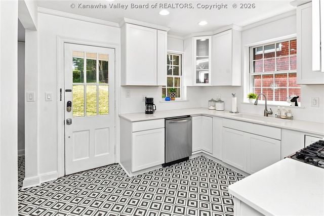 1017 Edgewood Drive, Charleston, WV 25302