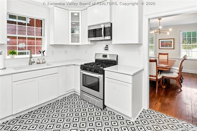 1017 Edgewood Drive, Charleston, WV 25302