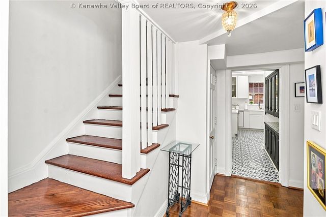 1017 Edgewood Drive, Charleston, WV 25302