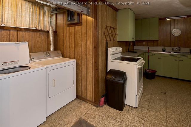 1017 Edgewood Drive, Charleston, WV 25302