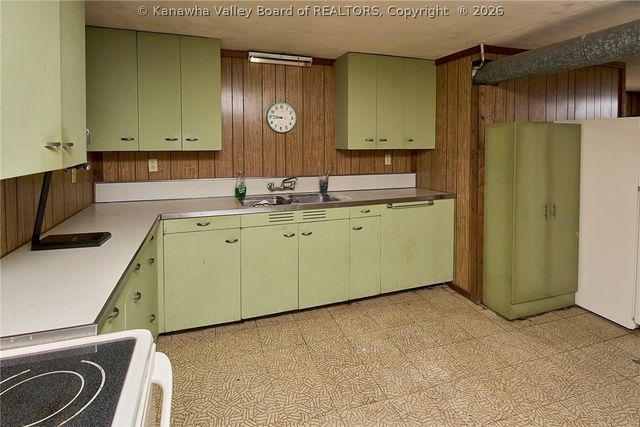 1017 Edgewood Drive, Charleston, WV 25302