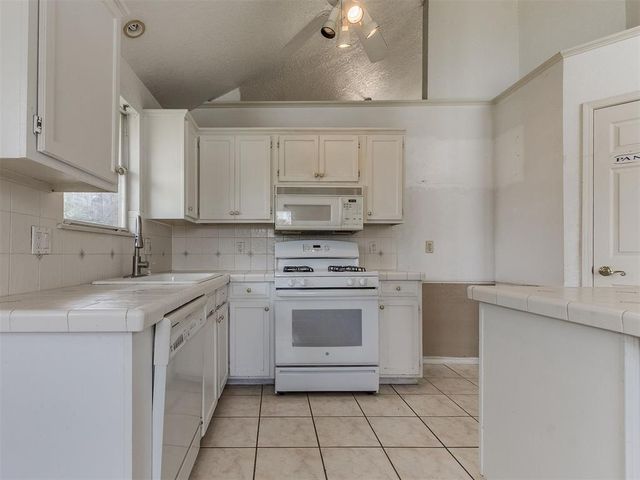 11401 Matthews Avenue, Oklahoma City, OK 73162