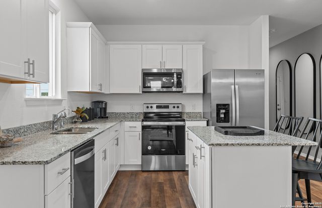 1335 Casa Luminar, Converse, TX 78109