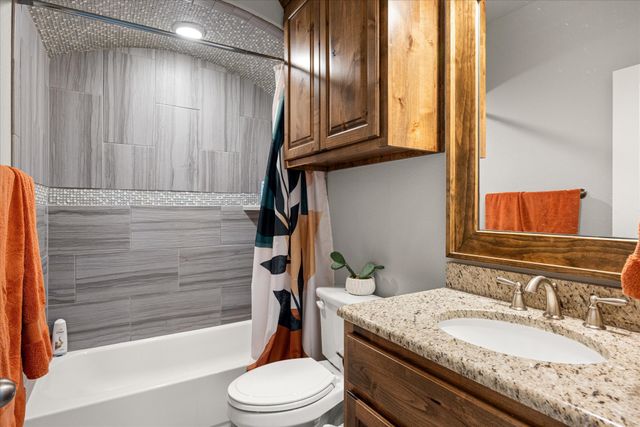 3912 Homestead Court, Granbury, TX 76049